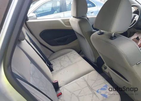 2013 Ford Fiesta Se z USA, uszkodzony, nr VIN 3FADP4BJ5DM174018